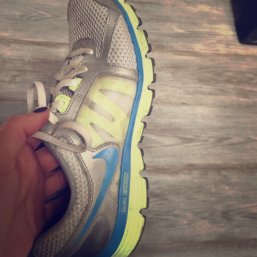 Nike Dual Fusion Sneakers